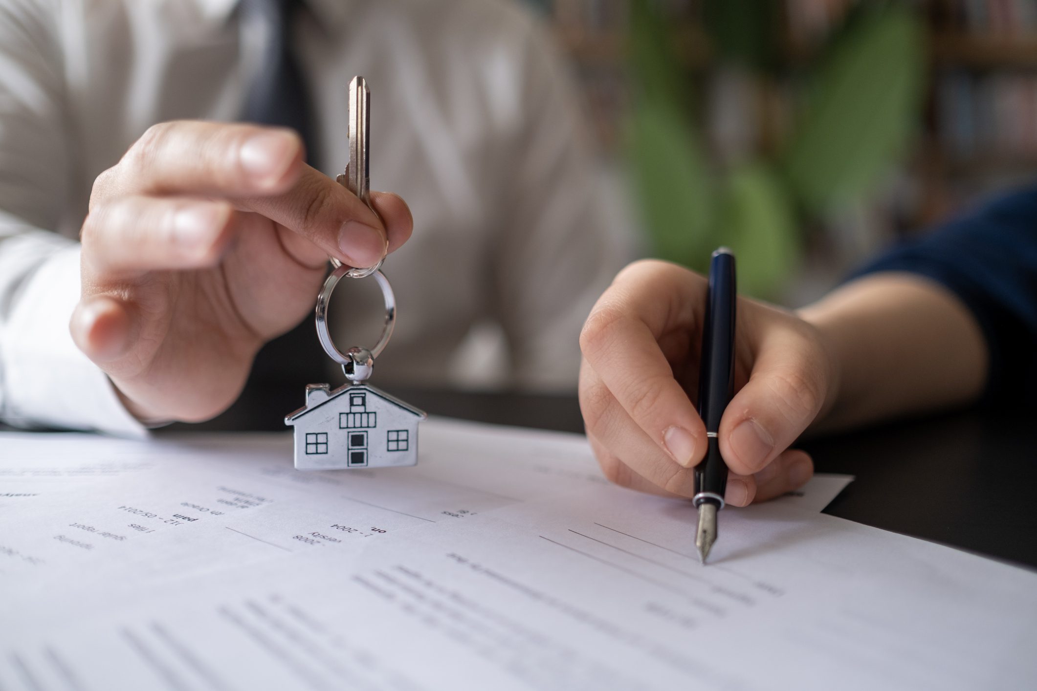 Signing real estate contract